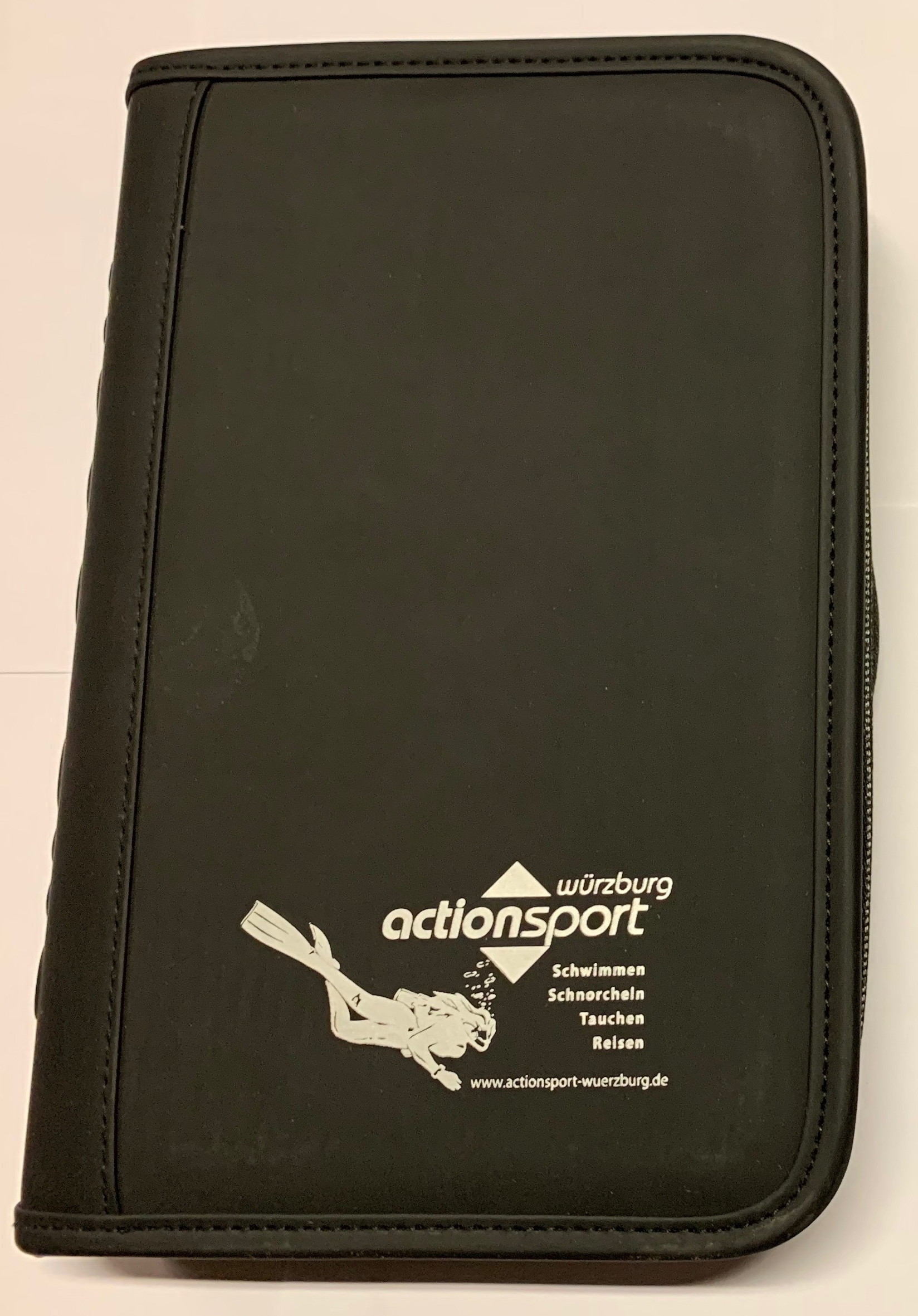 ActionSport Logbuch mit SSI Lochung und Einlagen von sub-book (gross)